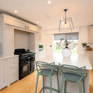 A professional graphic icon for bespoke kitchen renovations and design by Crest Construction Services Ltd.